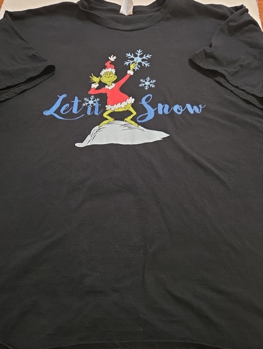DR SEUSS THE GRINCH CHRISTMAS TSHIRT